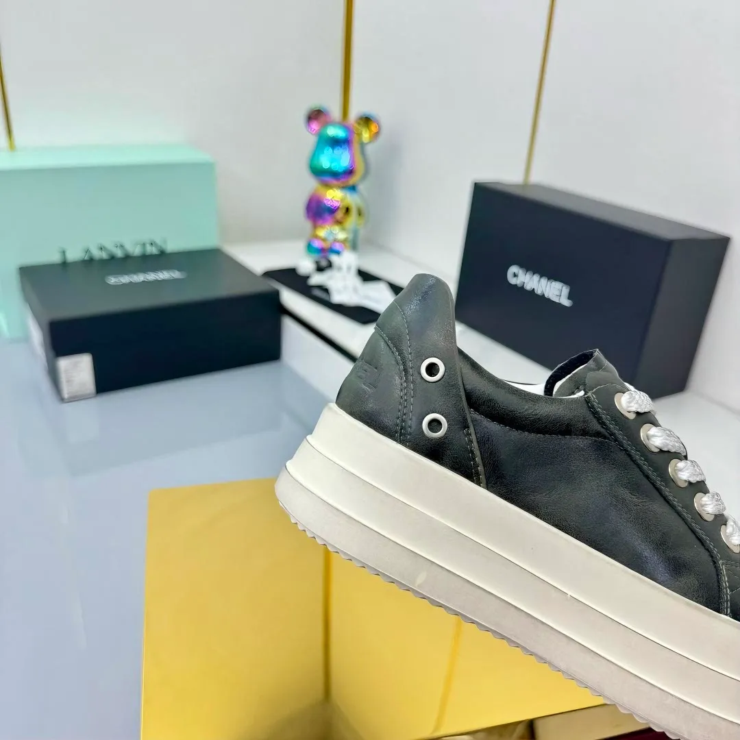 👟👟Ex-factory price 640👟👟 Chanel bread shoes, old style dirty shoes ~ original calfskin panda shoes Chanel 25C latest hot style panda black and white sports shoes casual sneakers Xiaoxiang hot style single product classic black and white panda color coco girls must pay Fabric: original custom mixed sheepskin lining: original imported breathable mesh lining outsole: Original molded rubber + TPU combination Size: Women's 35-41